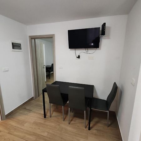 Apartments Lina Koper Bagian luar foto