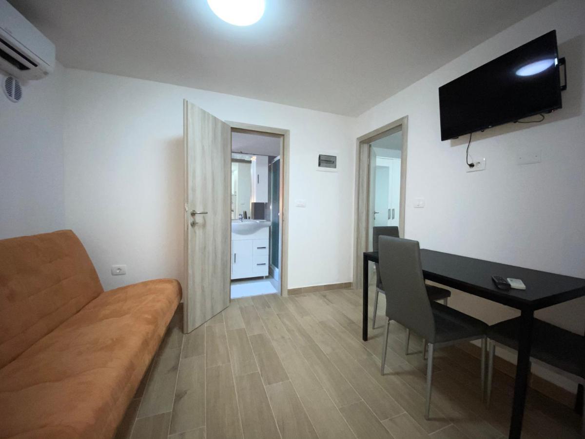Apartments Lina Koper Bagian luar foto