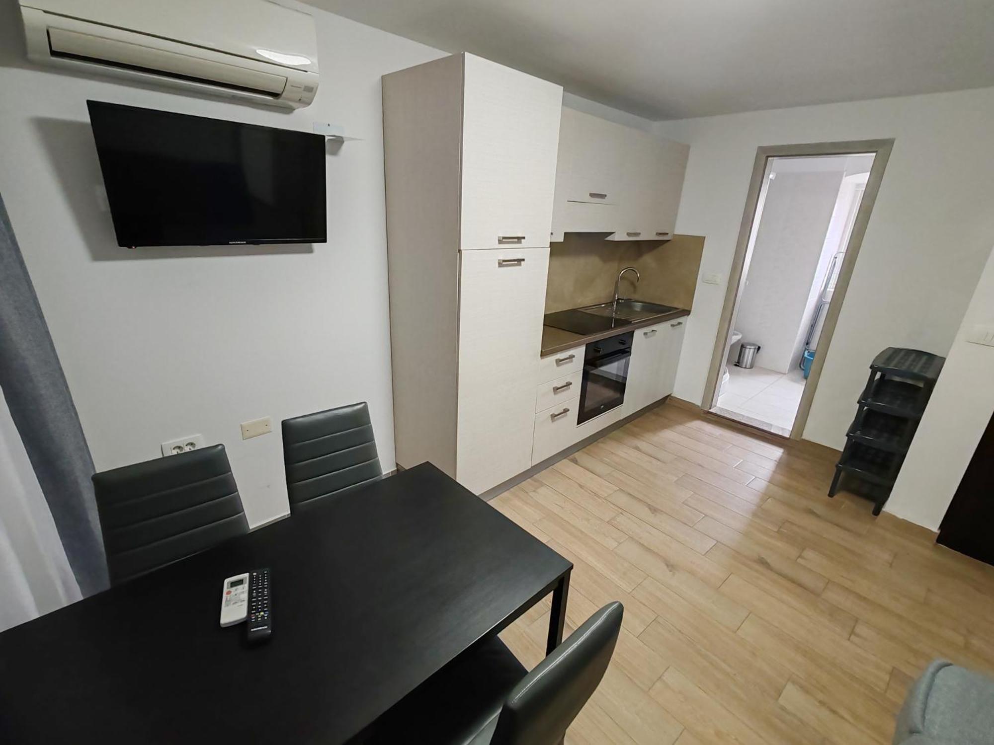 Apartments Lina Koper Bagian luar foto